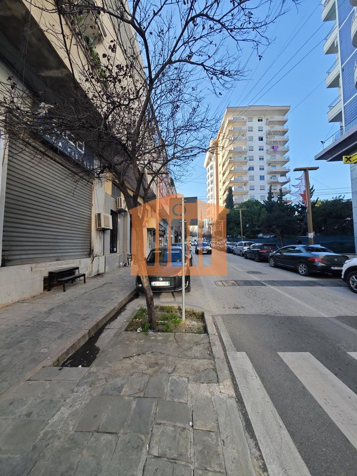 APARTAMENT 1+1 NE QENDER DURRES, PER SHITJE!