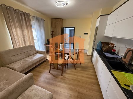 APARTAMENT 1+1+ PARKIM PRANE SPITALIT DURRES, PER SHITJE!