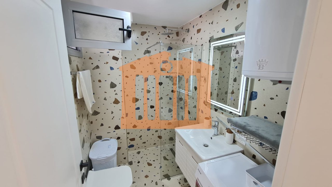 DUPLEX ME PAMJE DETI NE PLAZH PER SHITJE !