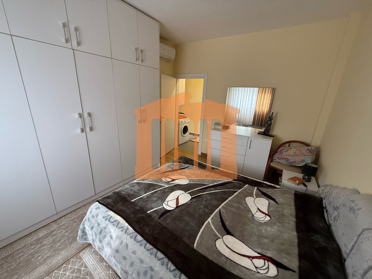 APARTAMENT 1+1+ PARKIM PRANE SPITALIT DURRES, PER SHITJE!