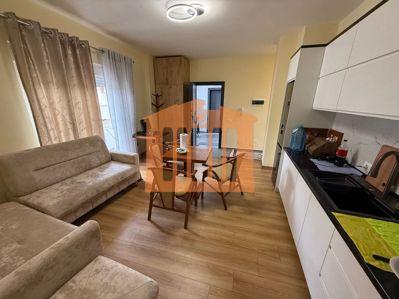 APARTAMENT 1+1+ PARKIM PRANE SPITALIT DURRES, PER SHITJE!