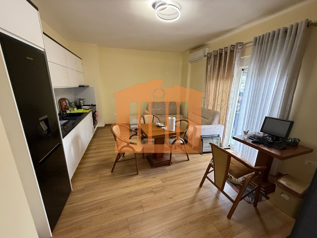 APARTAMENT 1+1+ PARKIM PRANE SPITALIT DURRES, PER SHITJE!