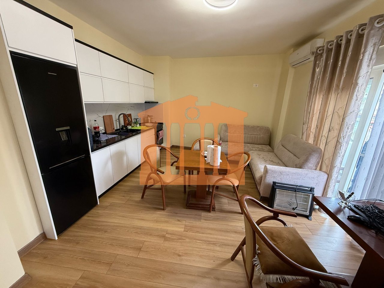 APARTAMENT 1+1+ PARKIM PRANE SPITALIT DURRES, PER SHITJE!