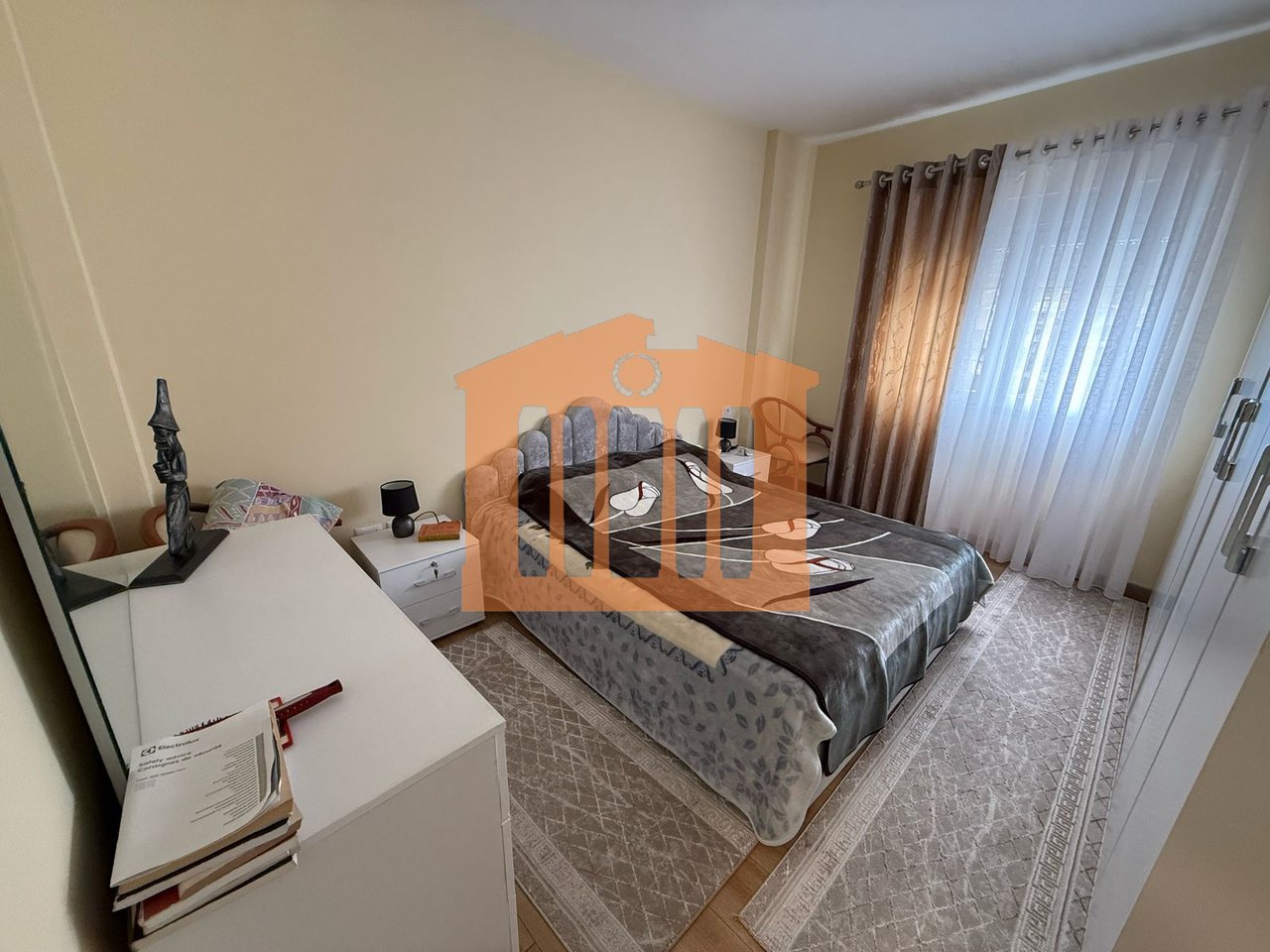 APARTAMENT 1+1+ PARKIM PRANE SPITALIT DURRES, PER SHITJE!