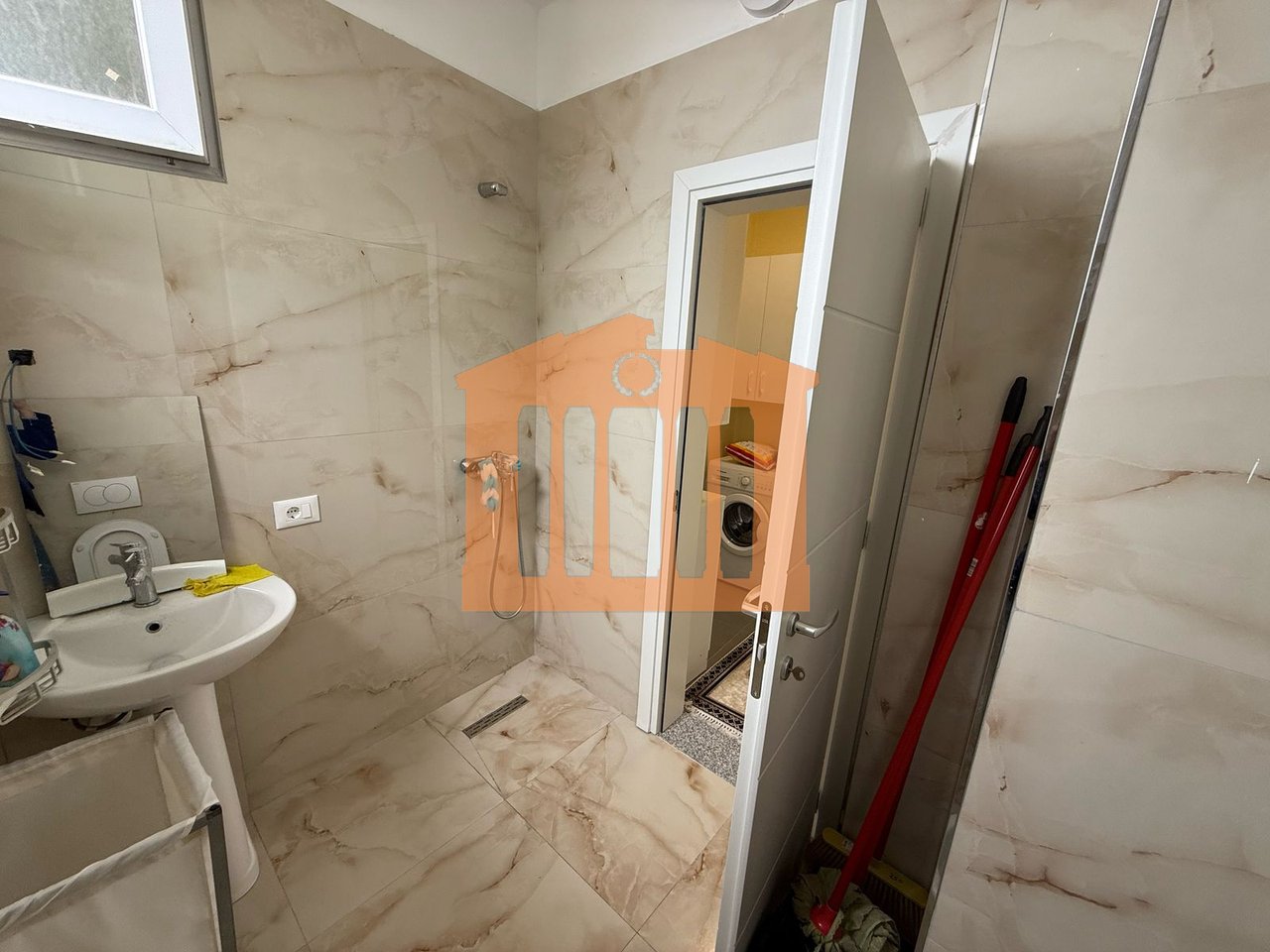 APARTAMENT 1+1+ PARKIM PRANE SPITALIT DURRES, PER SHITJE!