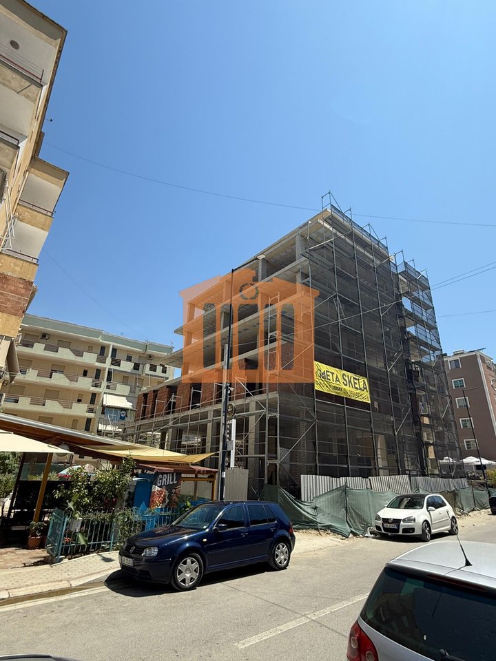 AMPIO MONOLOCALE IN VENDITA!