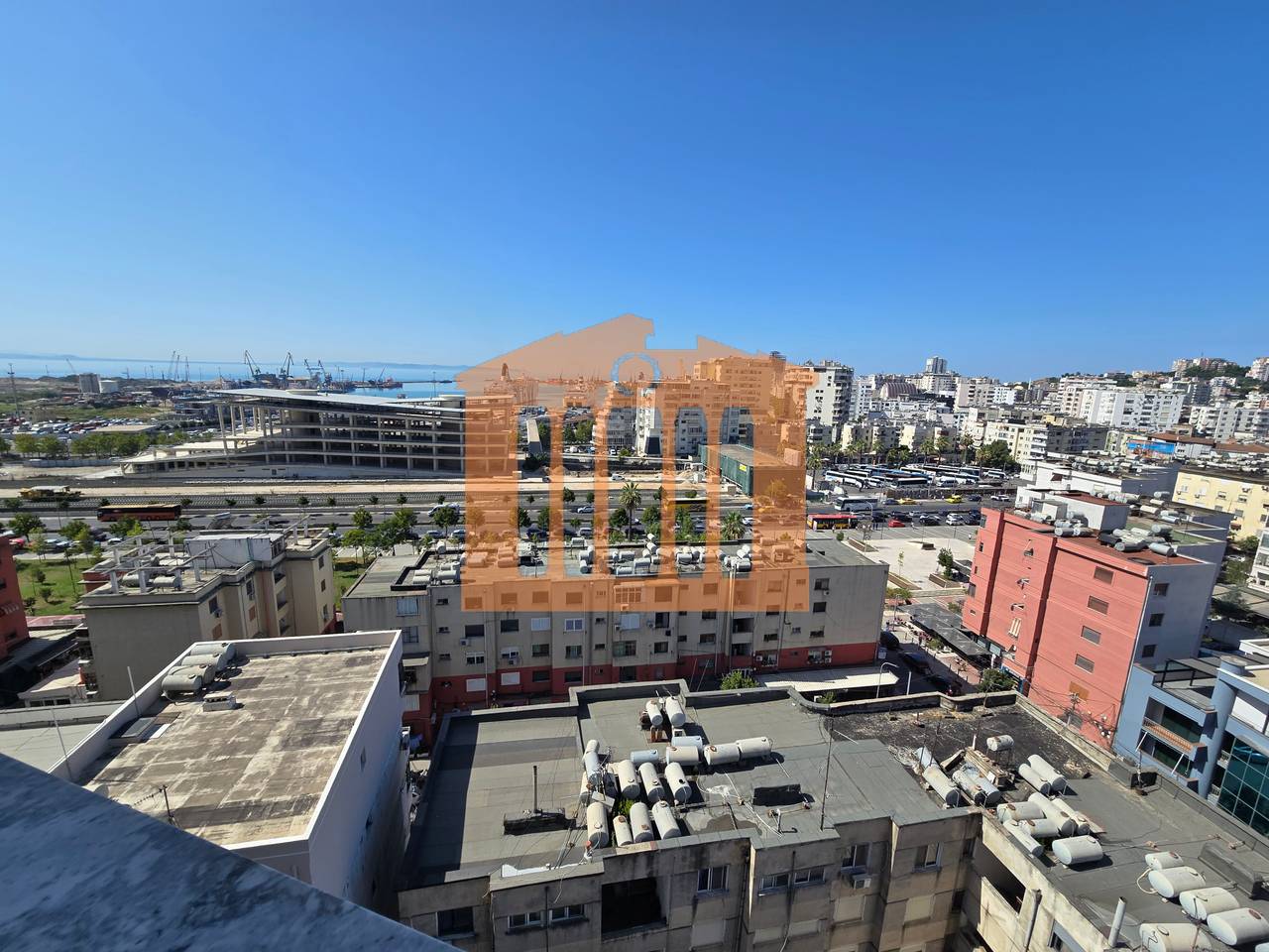 SHITET APARTAMENT 2+1 ME GARAZH,NE DURRES !