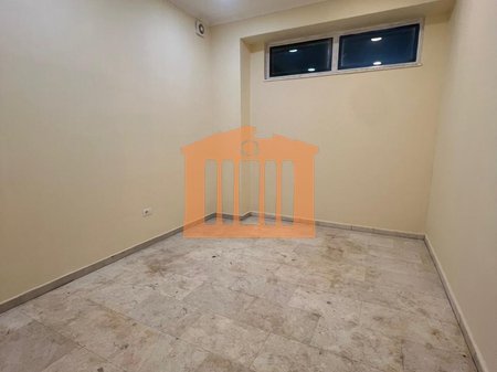 AMBIENT BIZNESI TEK POLIKLINIKA, DURRES PER QIRA !