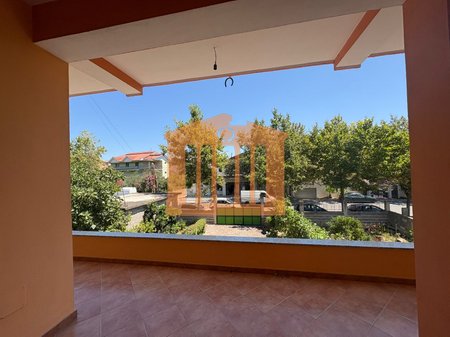 PARTE DEL SEMINTERRATO DI UNA VILLA SU 3 PIANI A SPITALL, IN AFFITTO!