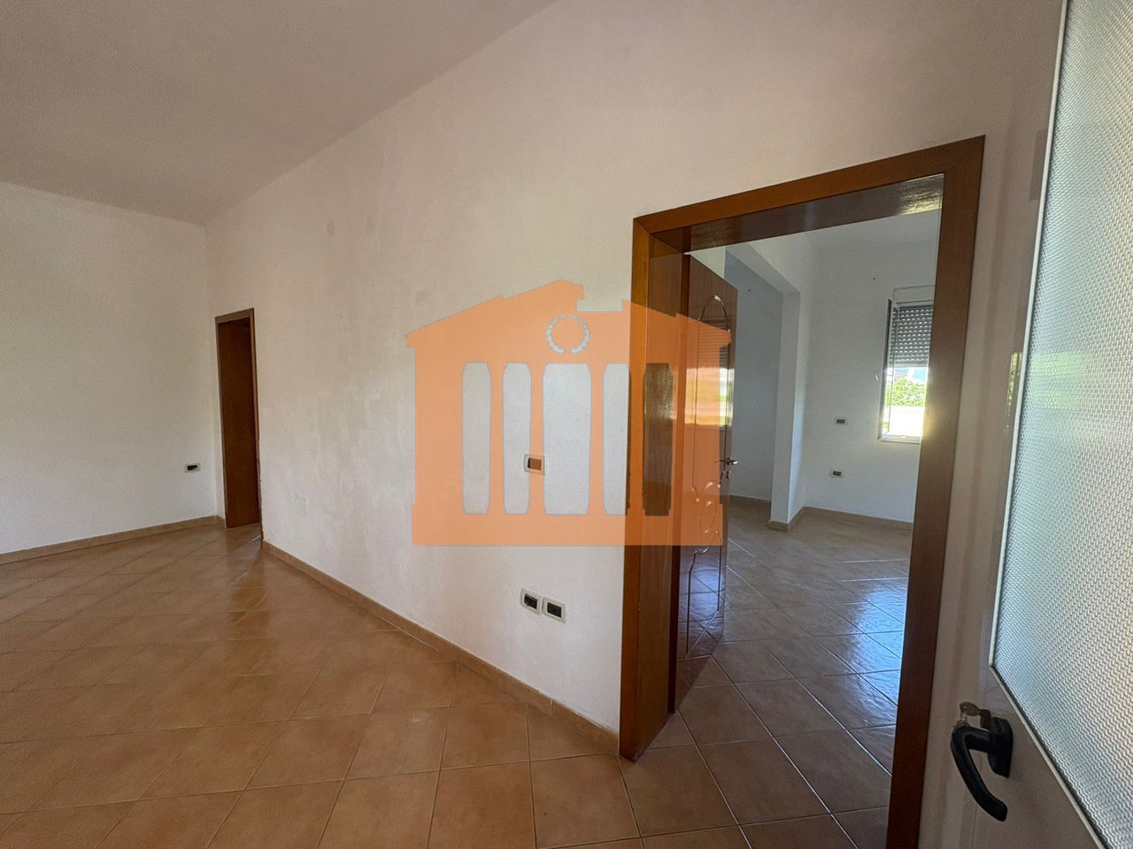 PARTE DEL SEMINTERRATO DI UNA VILLA SU 3 PIANI A SPITALL, IN AFFITTO!