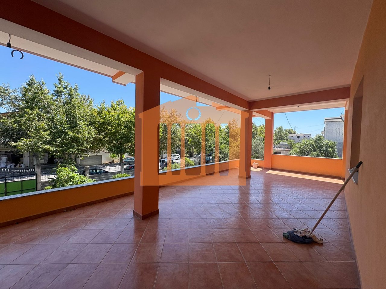 PARTE DEL SEMINTERRATO DI UNA VILLA SU 3 PIANI A SPITALL, IN AFFITTO!