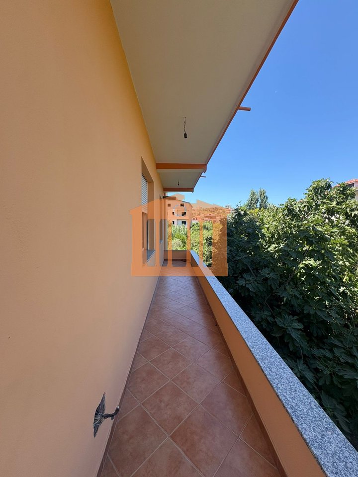 PARTE DEL SEMINTERRATO DI UNA VILLA SU 3 PIANI A SPITALL, IN AFFITTO!