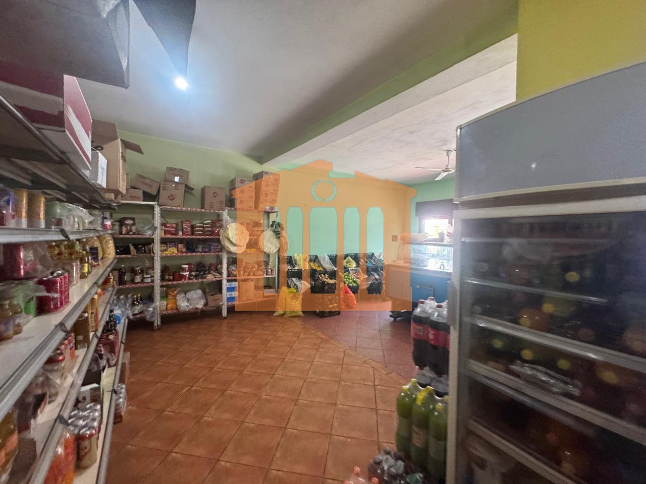 AMBIENTE VILE E COMMERCIALE A SUKTH, IN VENDITA!