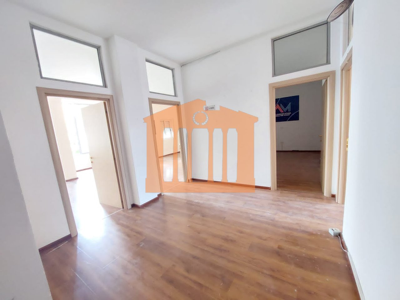 AMBIENT KOMERCIAL PRANE QENDRES,DURRES PER QIRA!