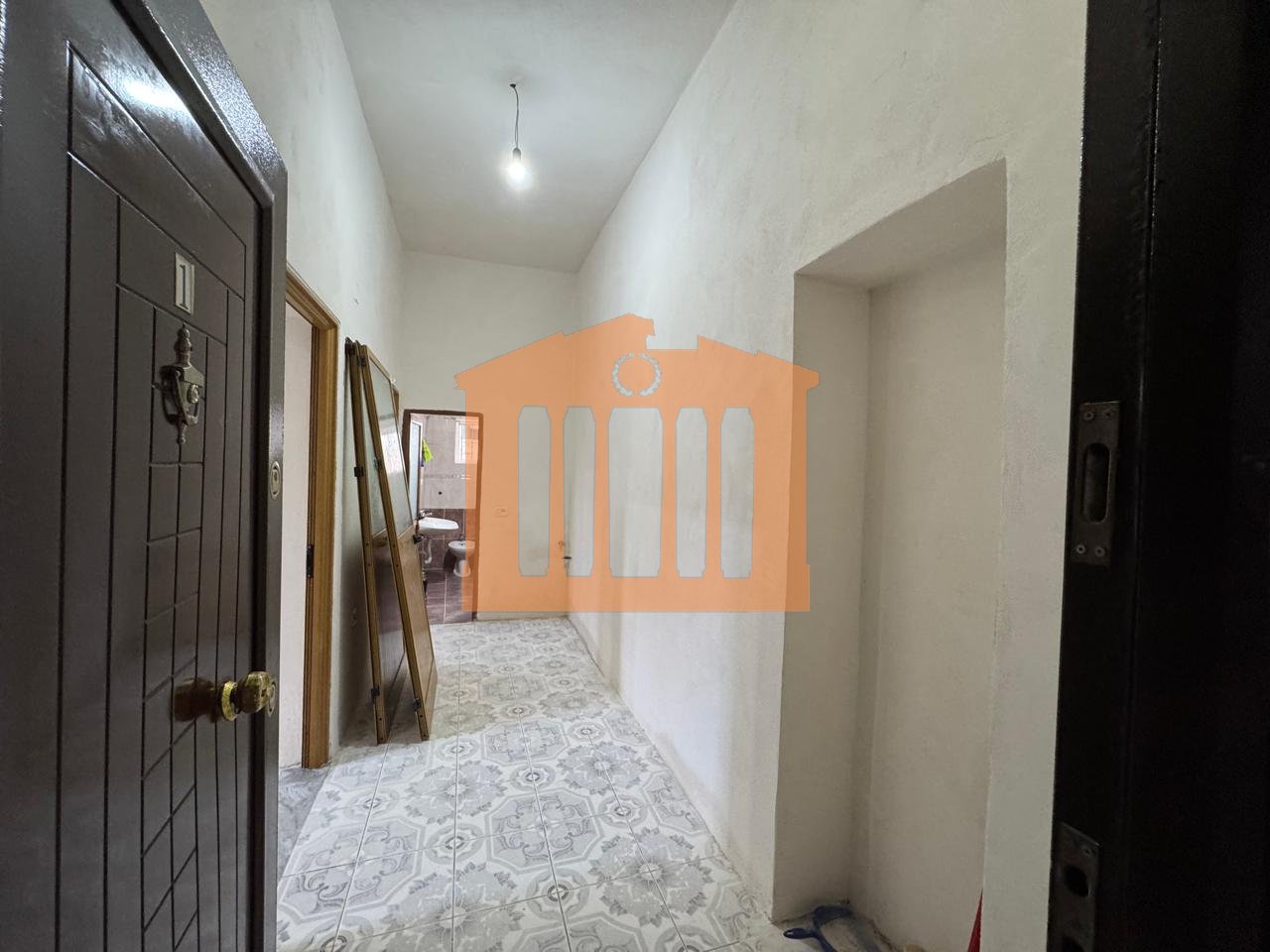 APARTAMENT 1+1TEK DREJTORIA E POLICISE DURRES, PER SHITJE !