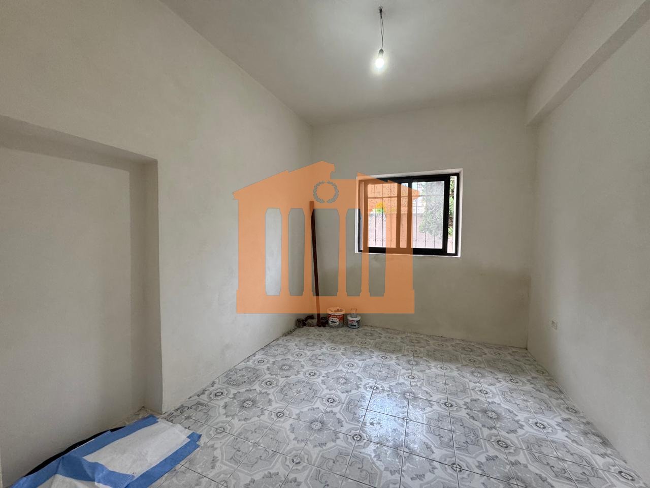 APARTAMENT 1+1TEK DREJTORIA E POLICISE DURRES, PER SHITJE !