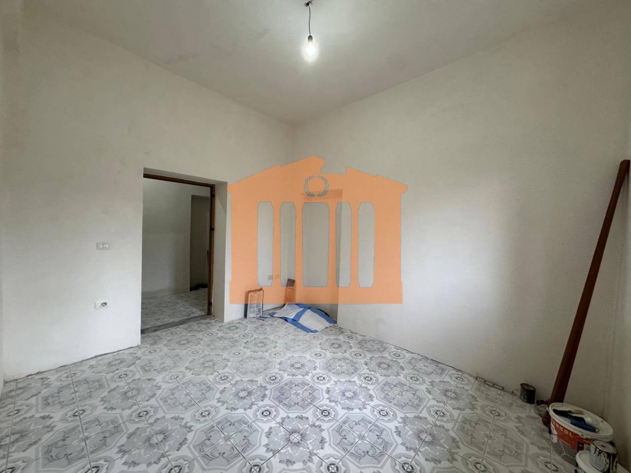 APARTAMENT 1+1TEK DREJTORIA E POLICISE DURRES, PER SHITJE !