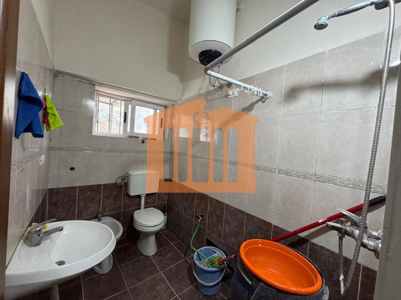 APARTAMENT 1+1TEK DREJTORIA E POLICISE DURRES, PER SHITJE !
