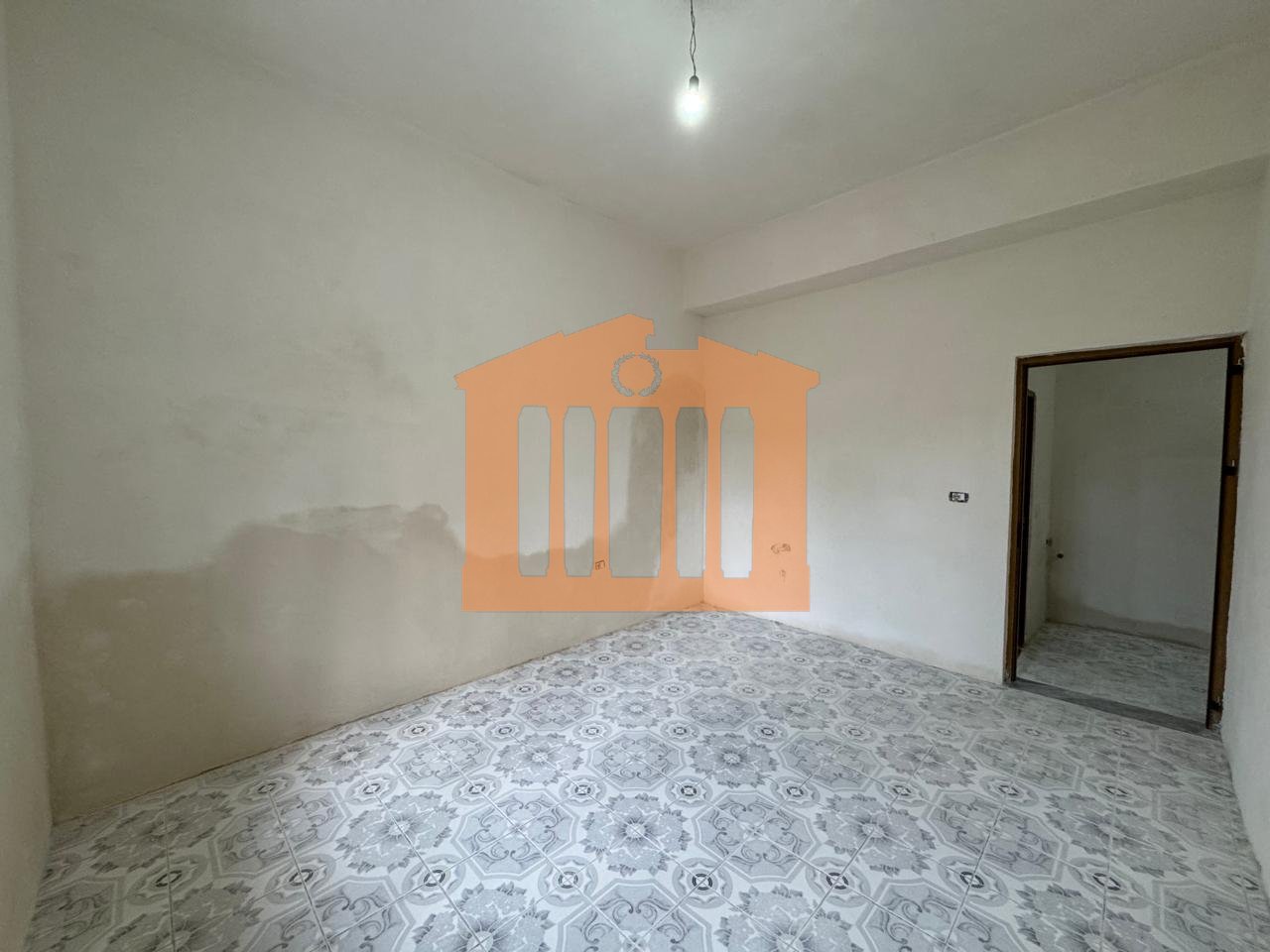 APARTAMENT 1+1TEK DREJTORIA E POLICISE DURRES, PER SHITJE !