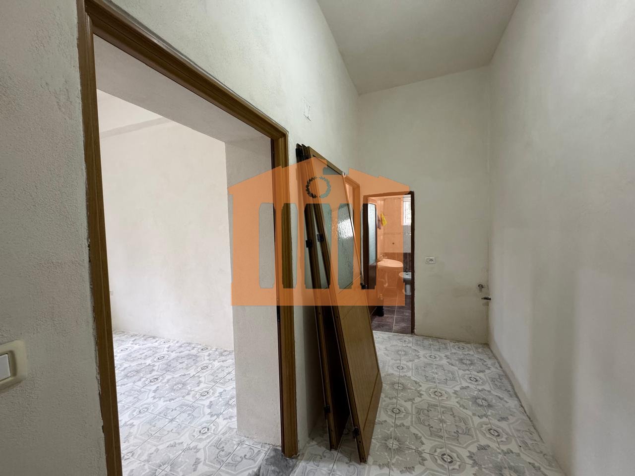 APARTAMENT 1+1TEK DREJTORIA E POLICISE DURRES, PER SHITJE !
