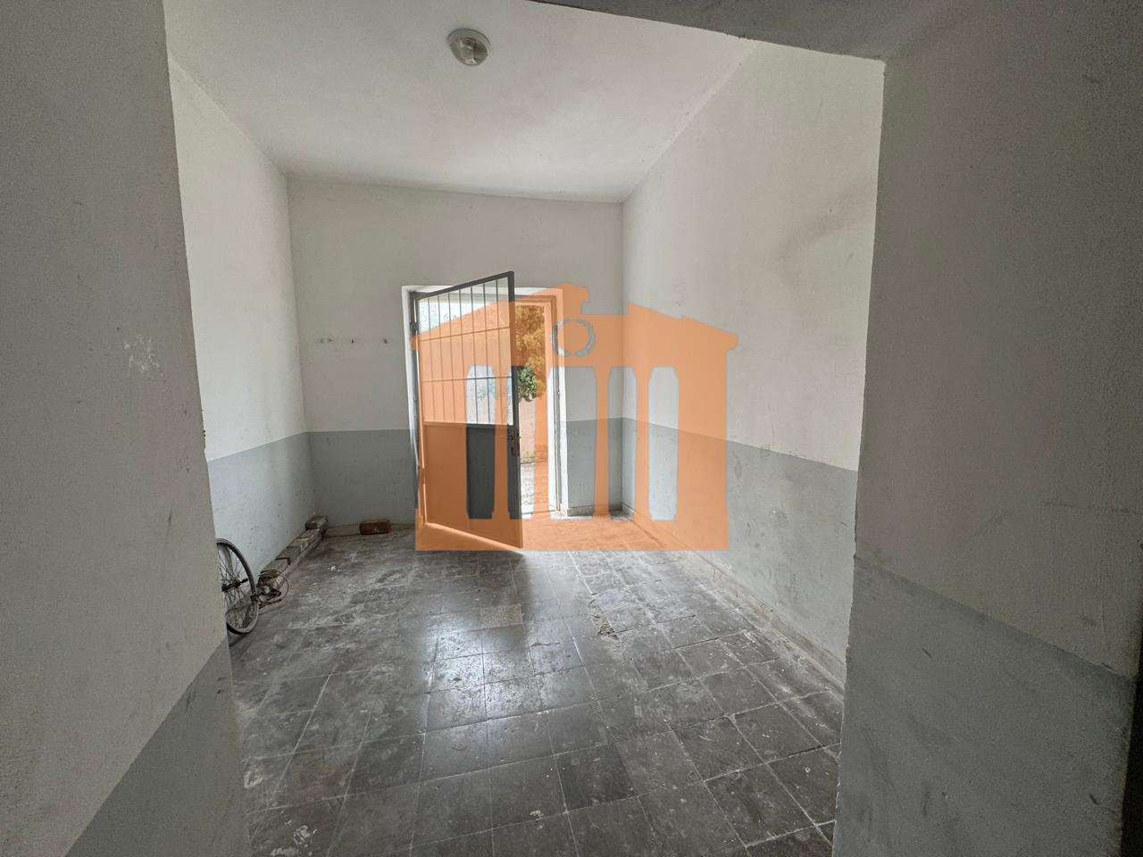 APARTAMENT 1+1TEK DREJTORIA E POLICISE DURRES, PER SHITJE !
