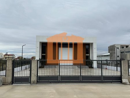 KAPANON  NE PJEZE DURRES, PER QIRA!