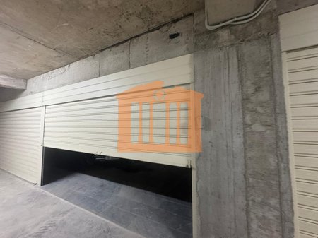 2 GARAGES IN THE HOSPITAL, FOR SALE!