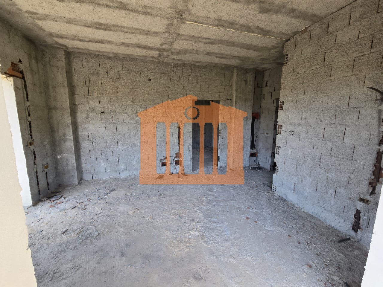 4-STOREY BUILDING IN GOLEM FOR SALE!