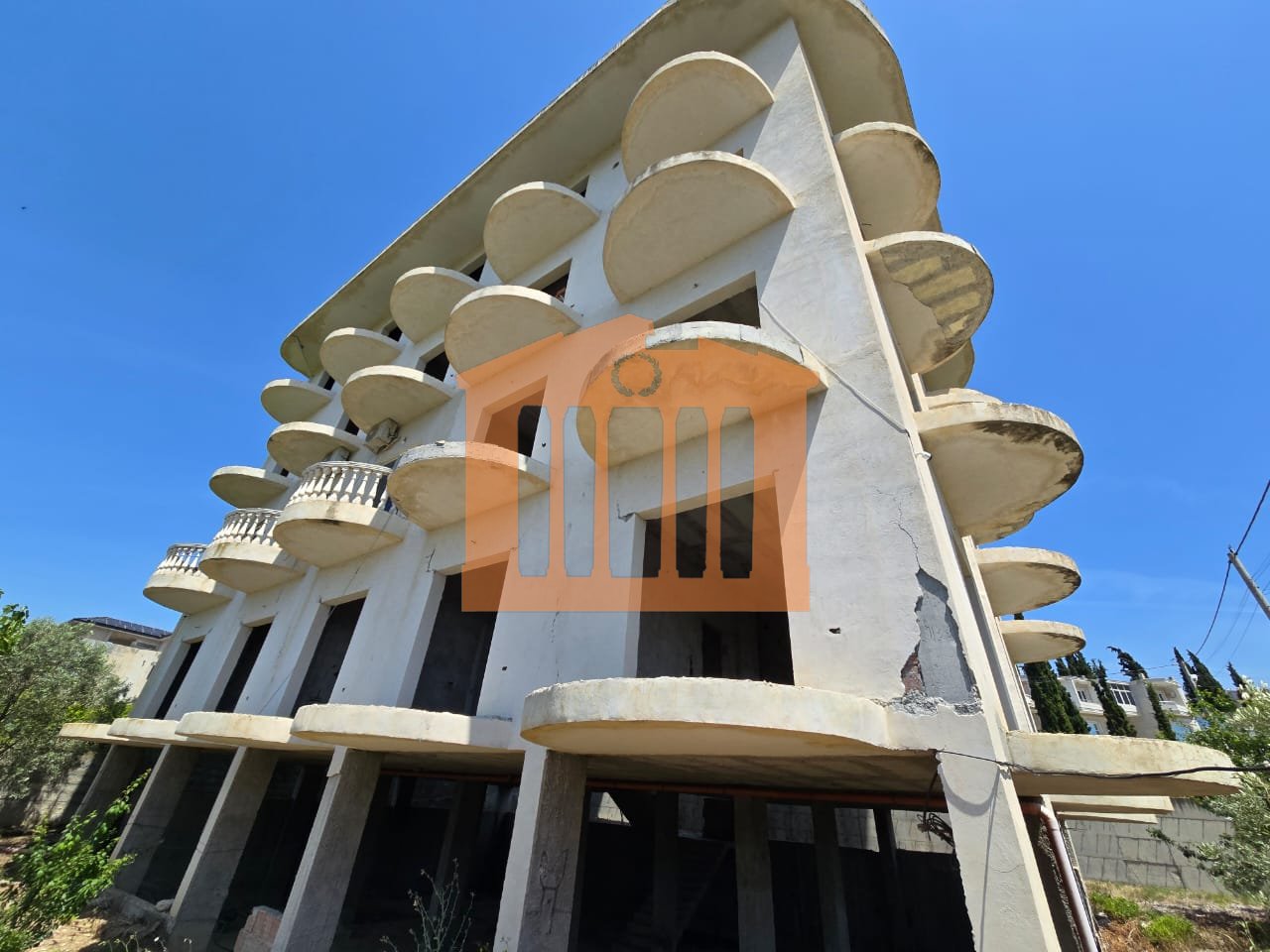 4-STOREY BUILDING IN GOLEM FOR SALE!