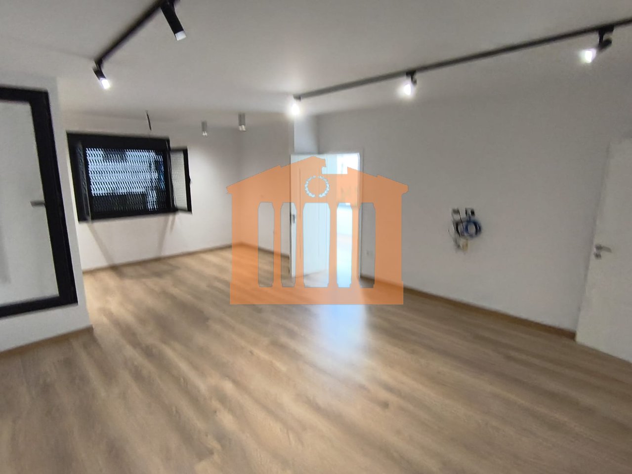 2-STOREY BUSINESS SPACE NEAR THE MUSEUM FOR RENT!