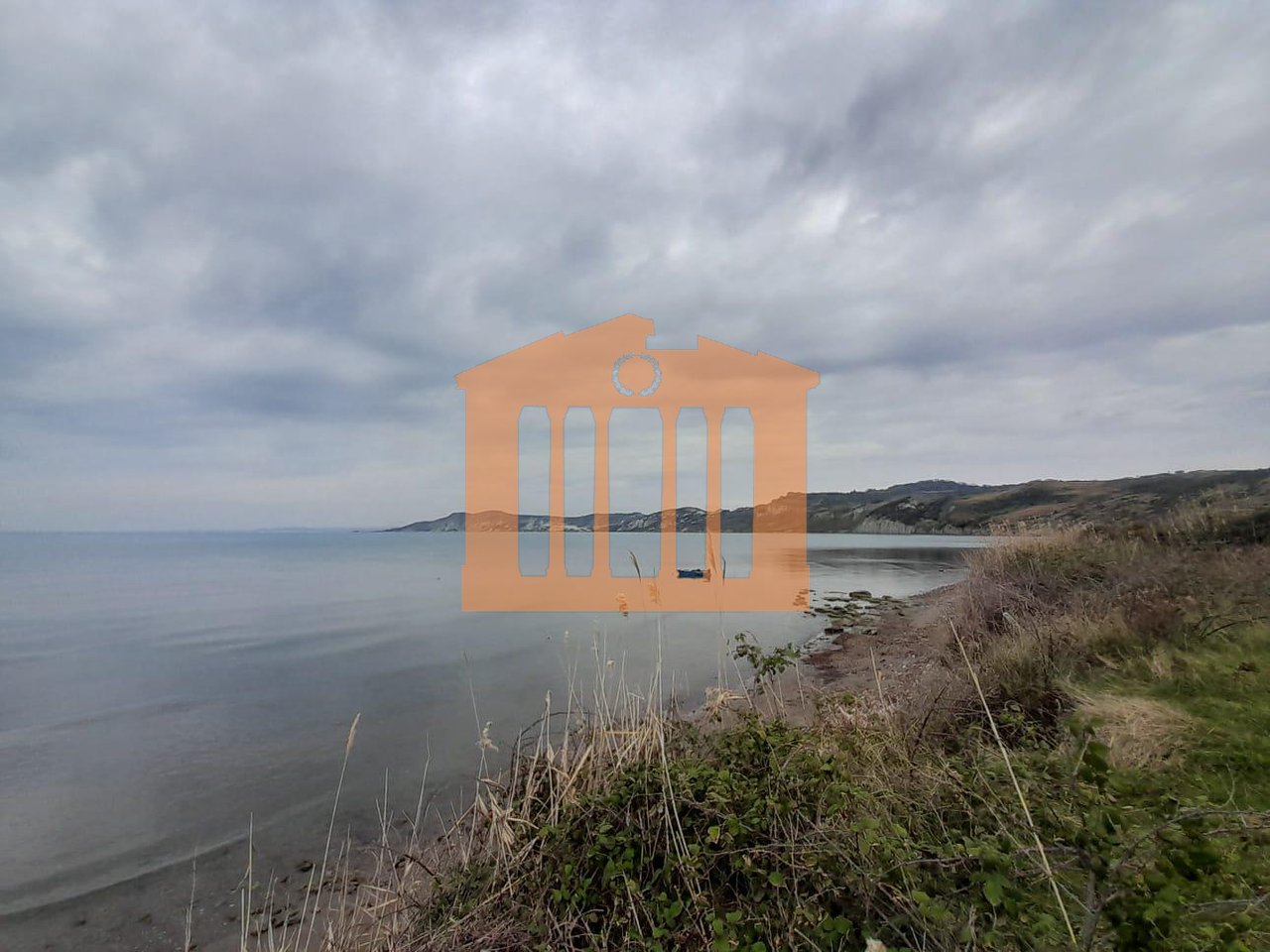 LAND ON THE FIRST LINE TO THE SEA IN KAVAJE, FOR SALE!