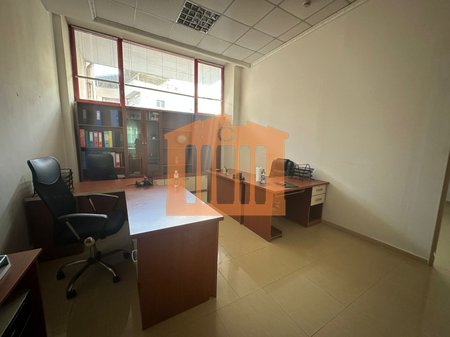 AMBIENT  NE VOLLGA-DURRES, PER QIRA!