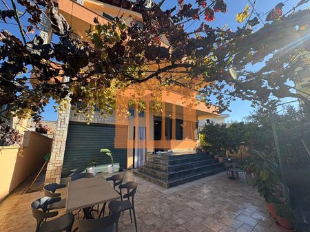 VILE 3-KATE ME LOKAL NE SHKOZET- DURRES, PER SHITJE !