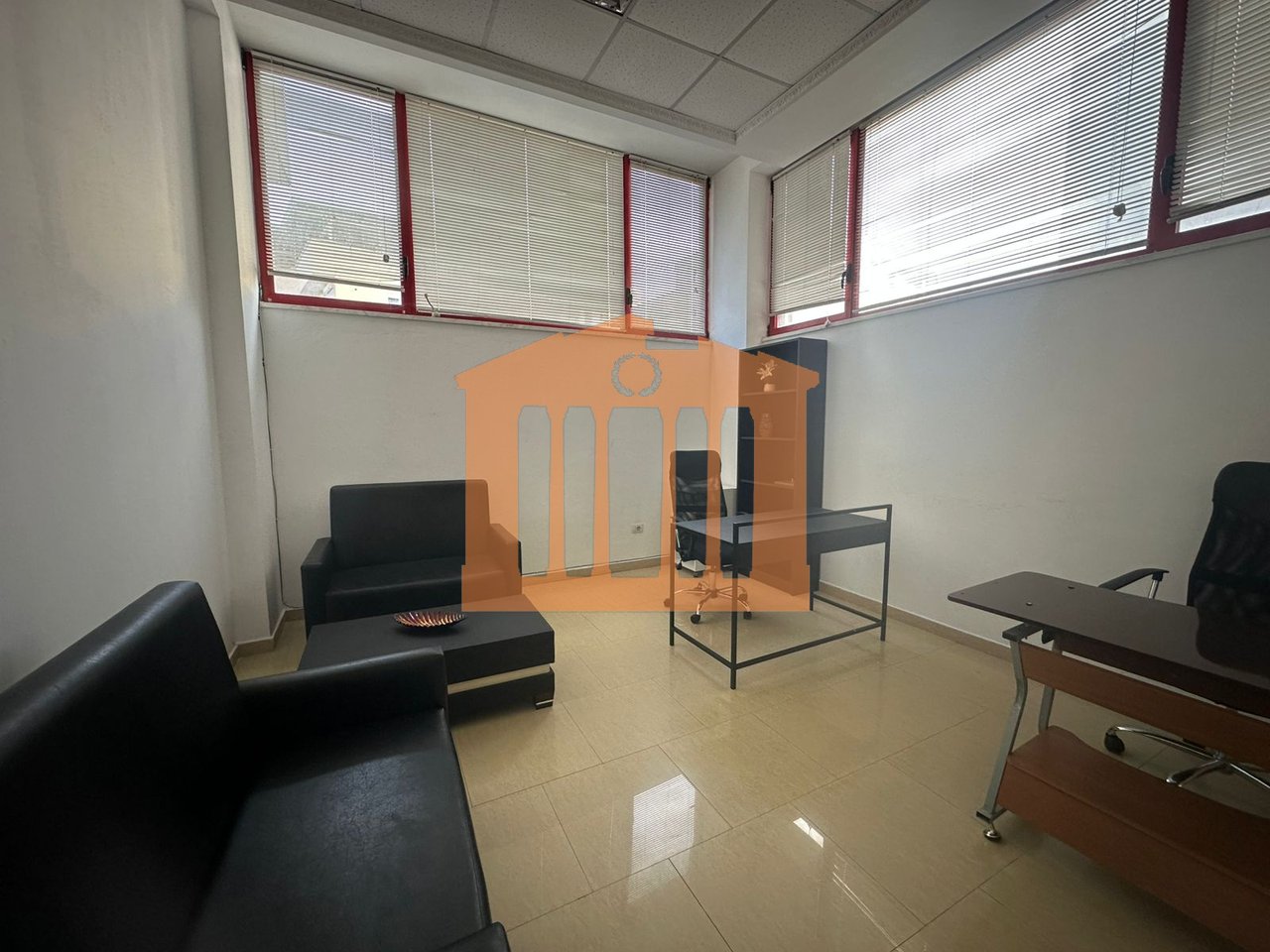 AMBIENT  NE VOLLGA-DURRES, PER QIRA!