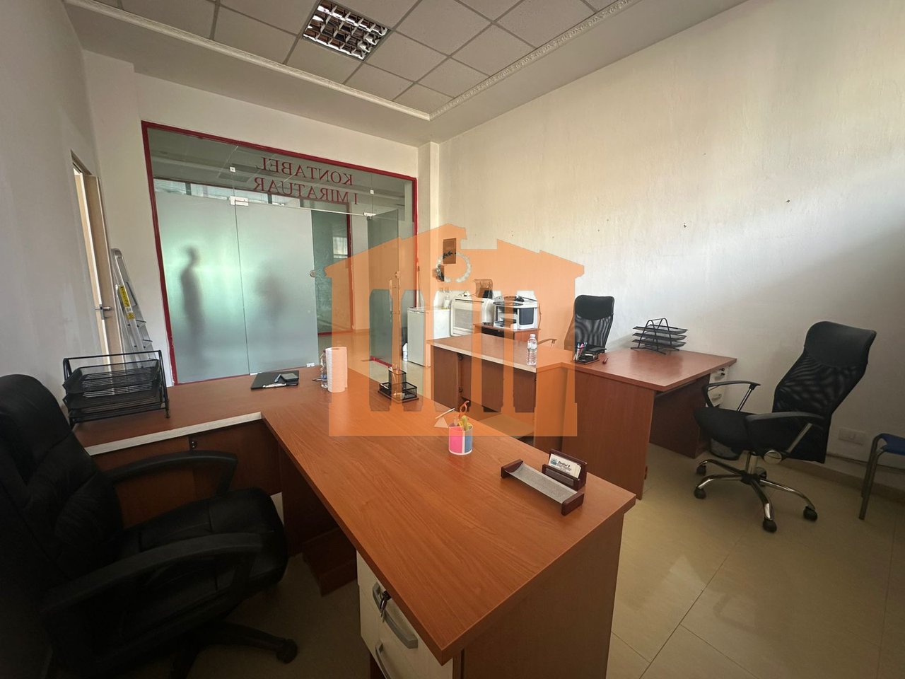 AMBIENT  NE VOLLGA-DURRES, PER QIRA!