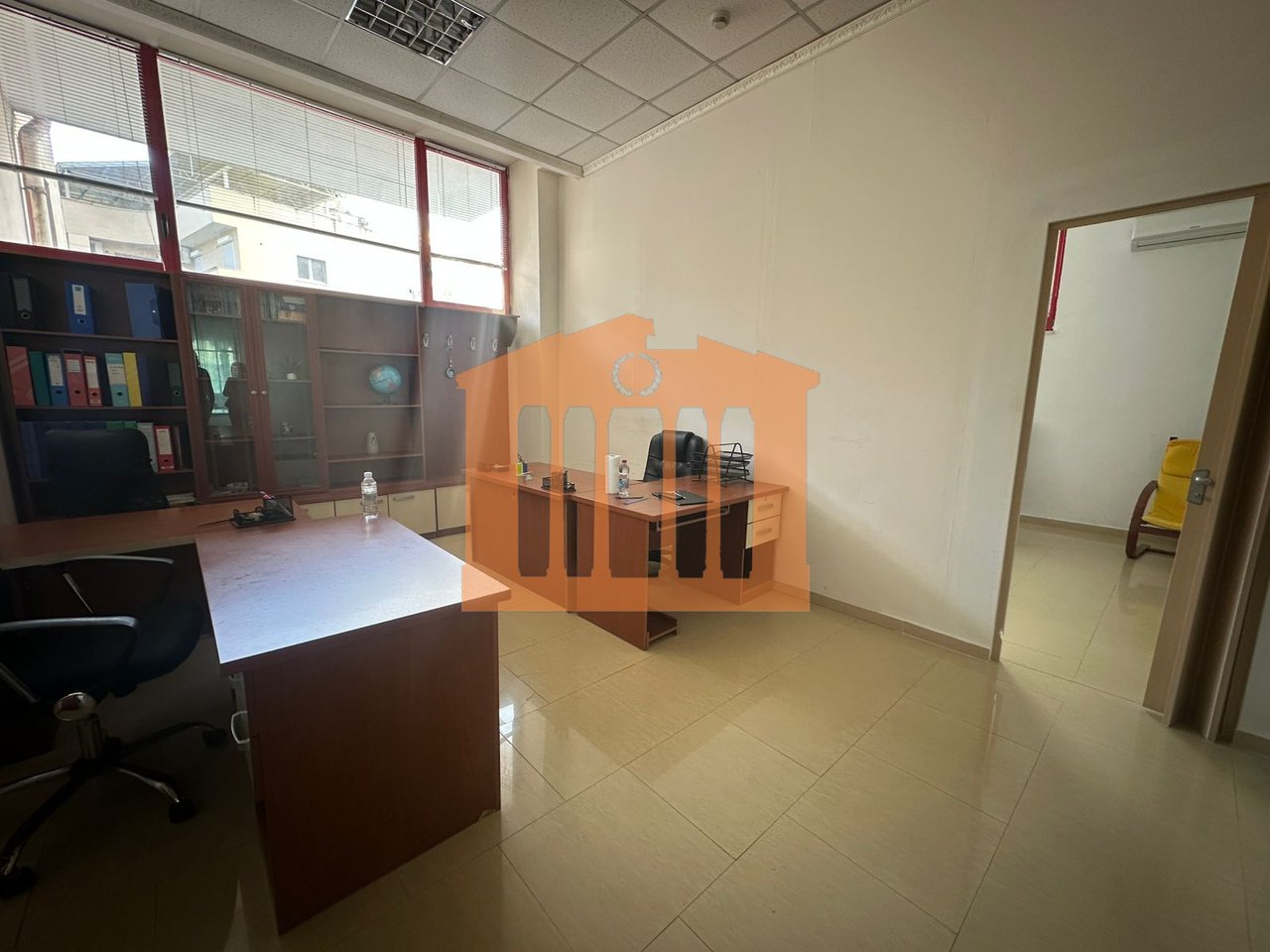 AMBIENT  NE VOLLGA-DURRES, PER QIRA!