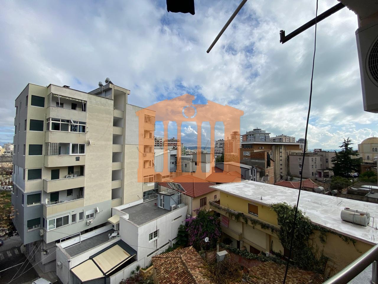 APPARTAMENTO 2+1+ POSTO AUTO VICINO AI TRIBUNALI - DURAZZO, IN VENDITA!