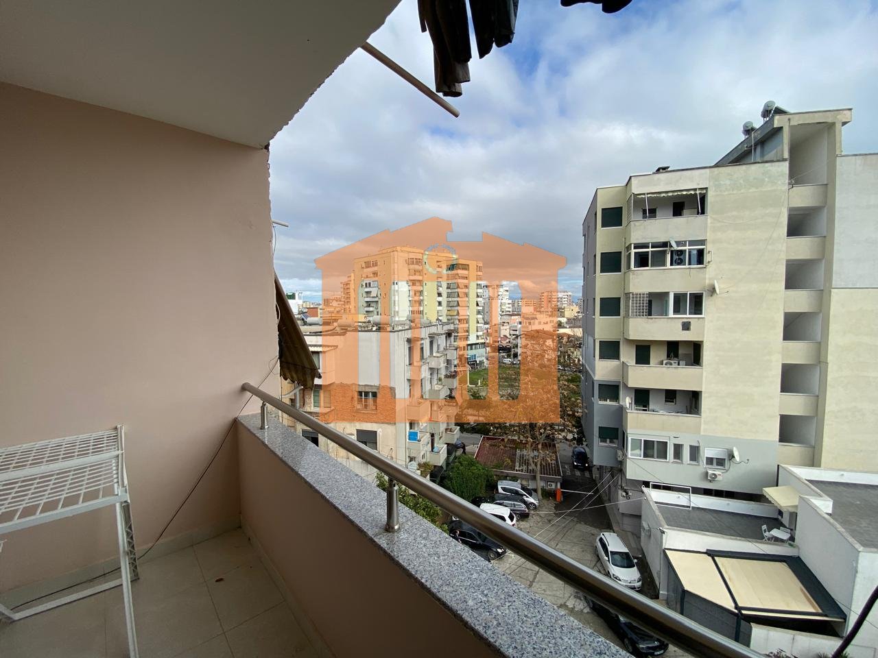 APPARTAMENTO 2+1+ POSTO AUTO VICINO AI TRIBUNALI - DURAZZO, IN VENDITA!