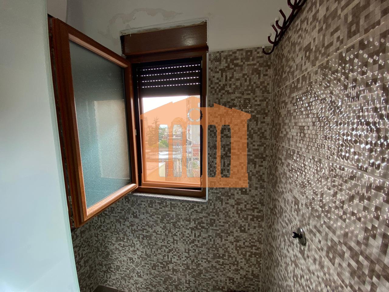 APPARTAMENTO 2+1+ POSTO AUTO VICINO AI TRIBUNALI - DURAZZO, IN VENDITA!