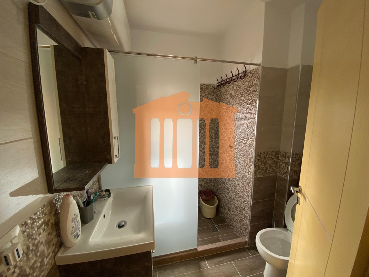 APPARTAMENTO 2+1+ POSTO AUTO VICINO AI TRIBUNALI - DURAZZO, IN VENDITA!