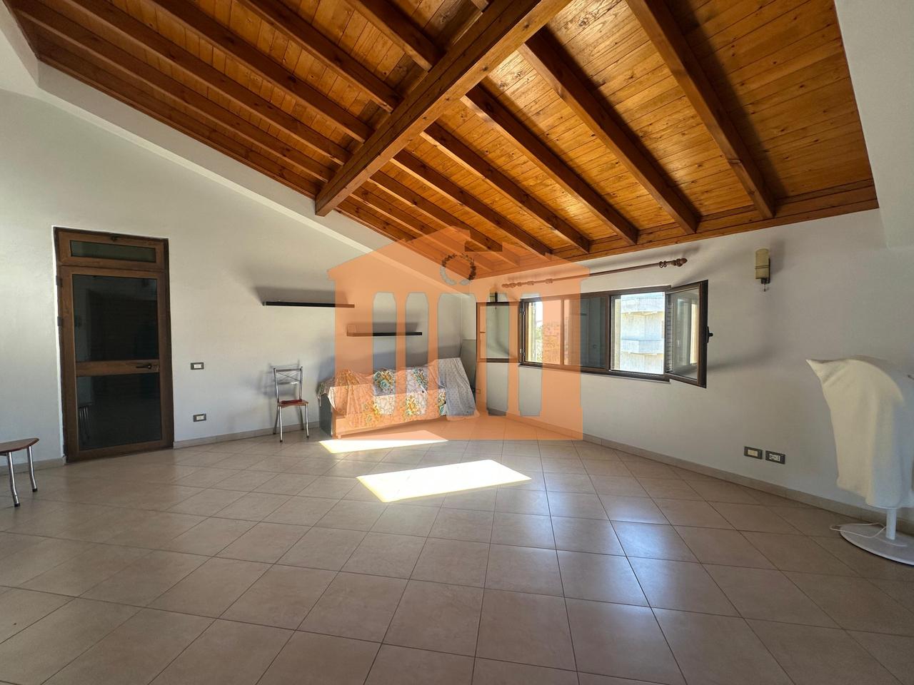 VILE 3-KATE ME LOKAL NE SHKOZET- DURRES, PER SHITJE !