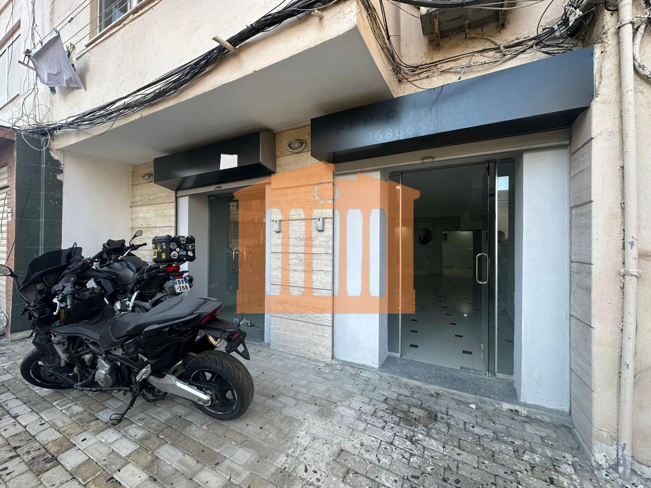 AMBIENT BIZNESI PRANE  STACIONIT TE TRENIT , PER QIRA !