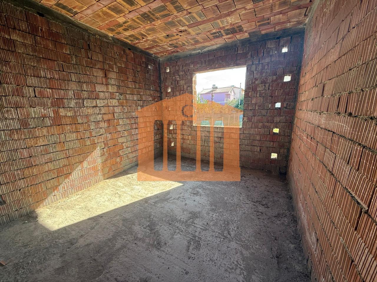 3 SHTEPI TE BASHKANGJITURA NE SHKOZET DURRES, PER SHITJE!