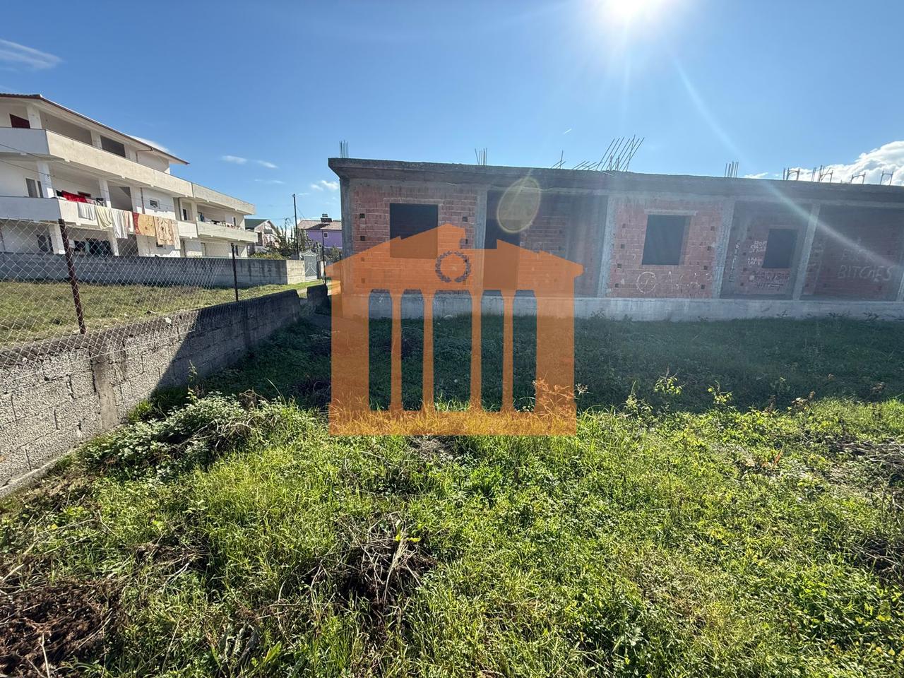 3 SHTEPI TE BASHKANGJITURA NE SHKOZET DURRES, PER SHITJE!