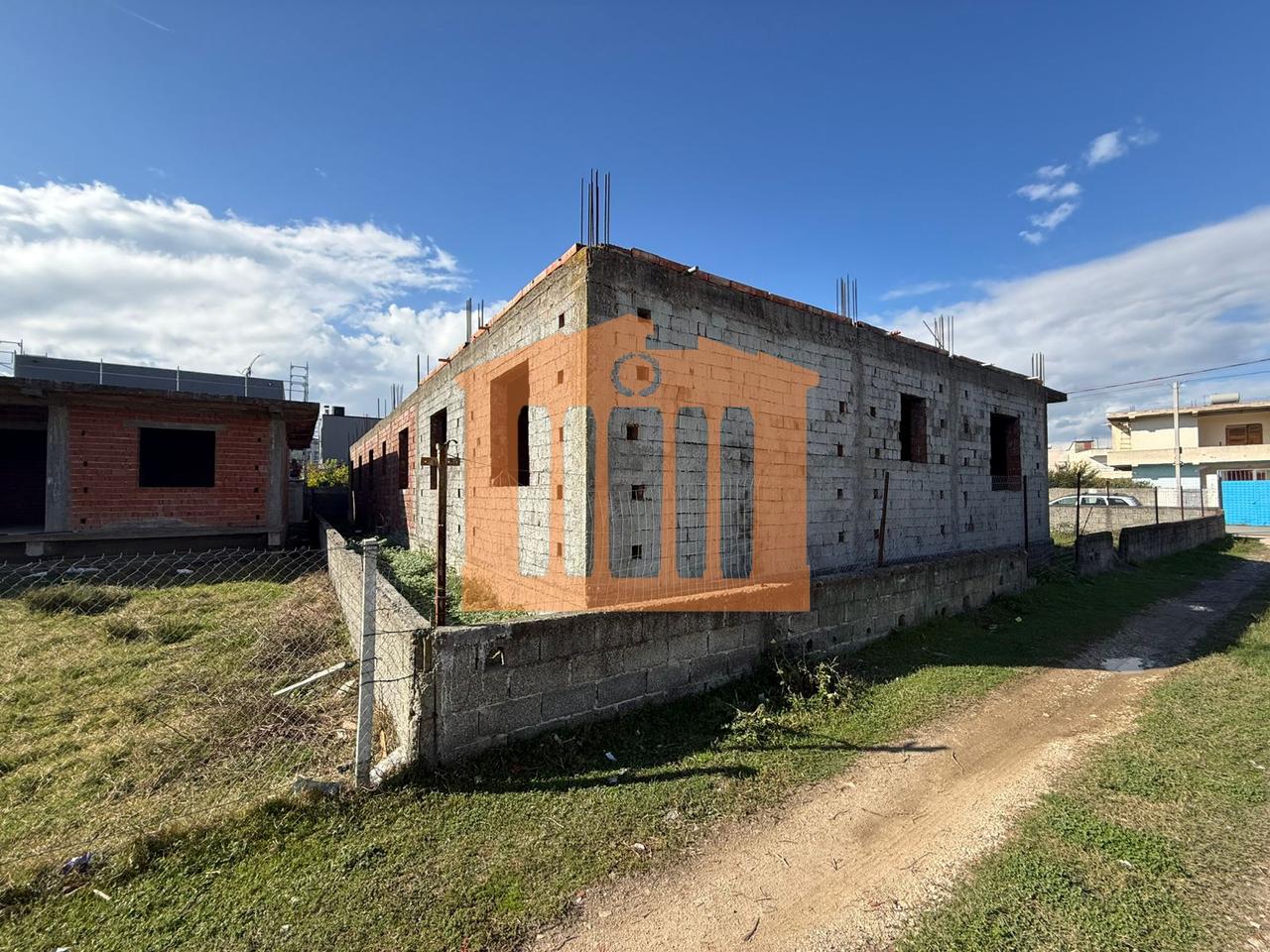 3 SHTEPI TE BASHKANGJITURA NE SHKOZET DURRES, PER SHITJE!