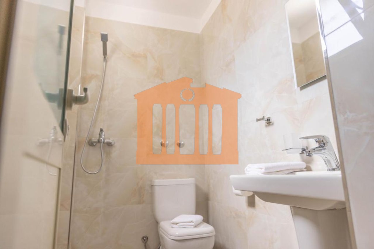 HOTEL NE PLAZH DURRES PER SHITJE !