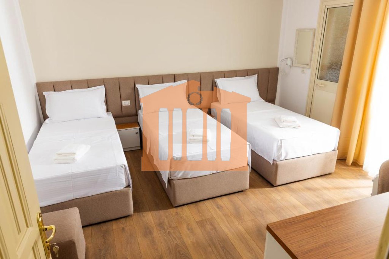 HOTEL NE PLAZH DURRES PER SHITJE !