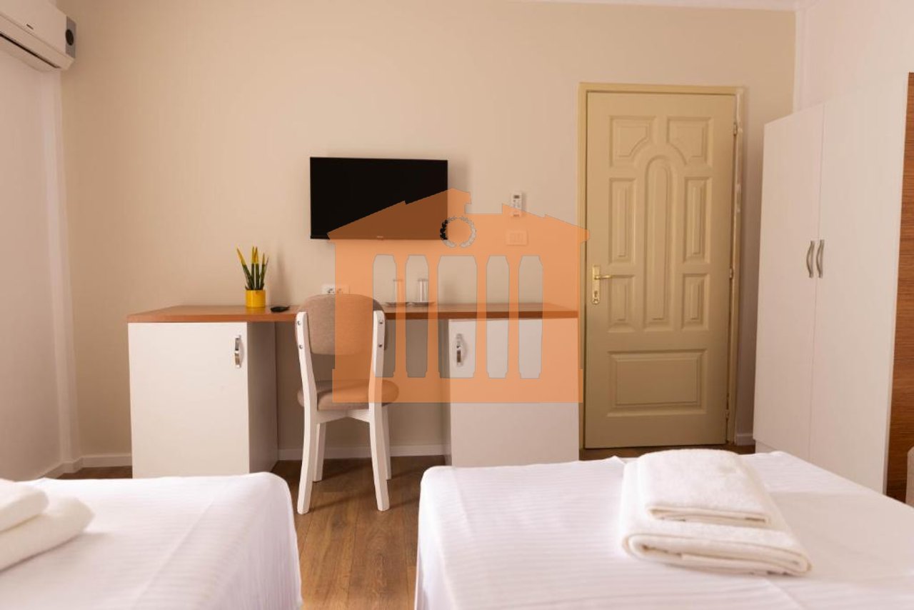 HOTEL NE PLAZH DURRES PER SHITJE !