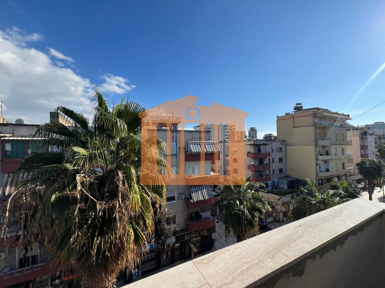 APPARTAMENTO 2+1+2 SUL VIALONE PRINCIPALE, DURAZZO IN VENDITA!