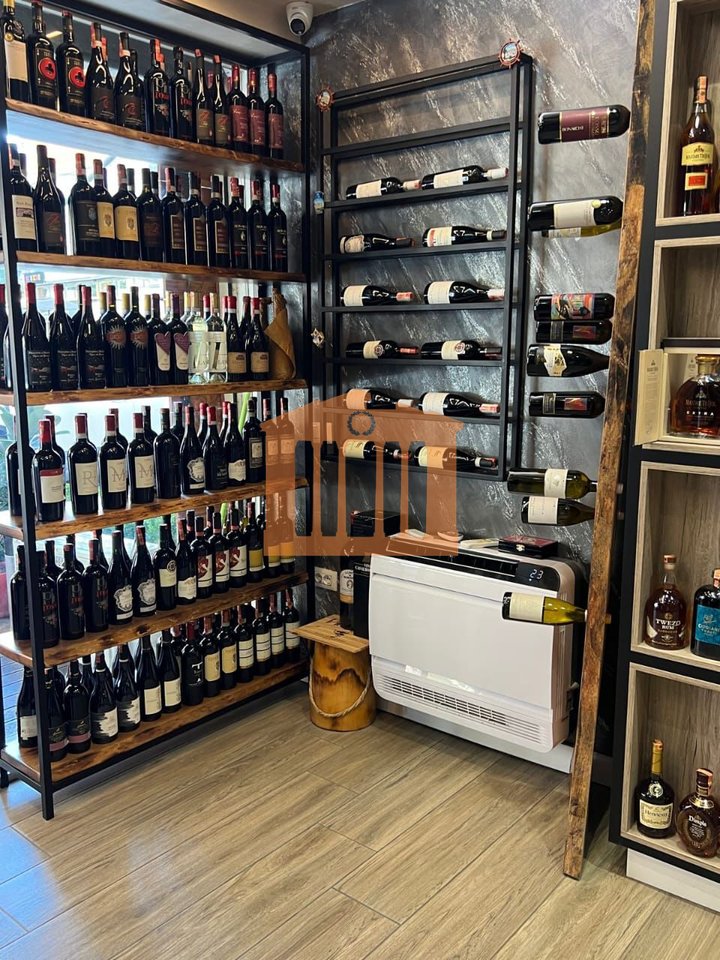 AMBIENT BIZNESI+AKTIVITET NE PLAZH, PER SHITJE!